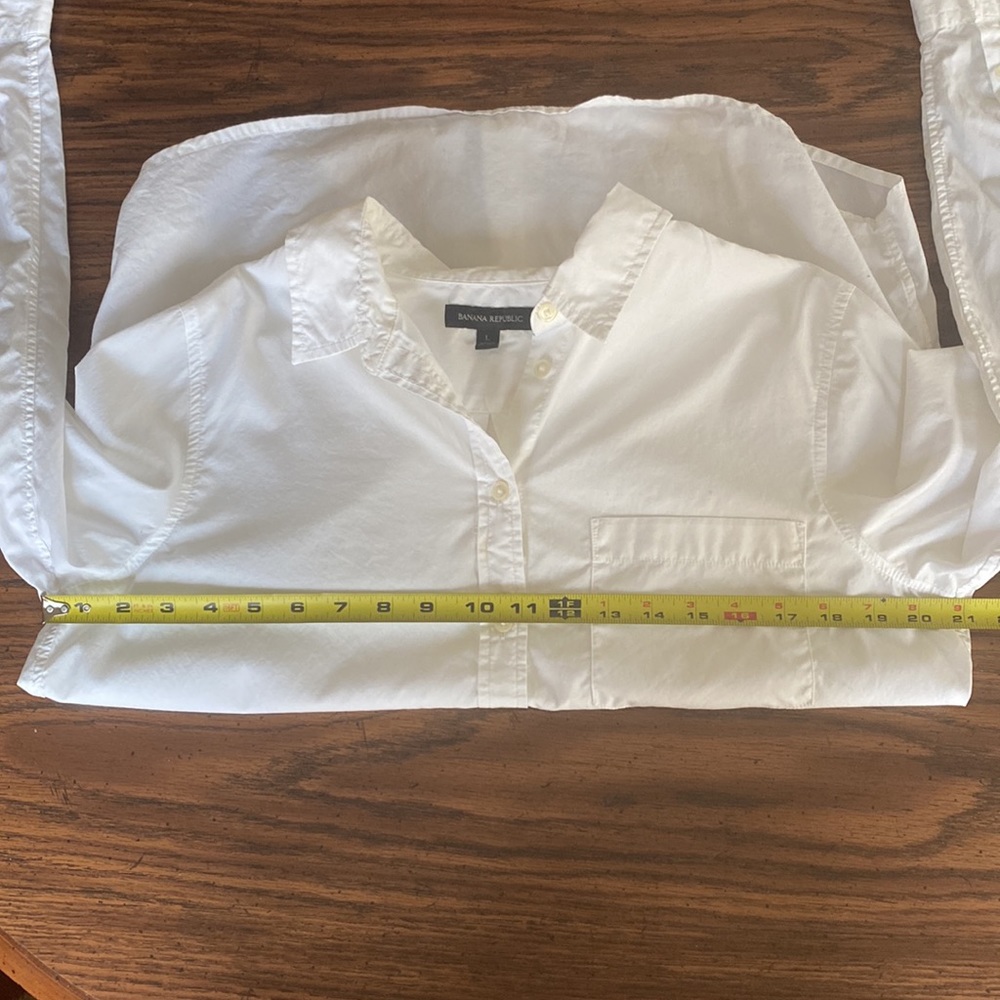 06:09- Banana Republic Button Down Shirt - Picture 11 of 15